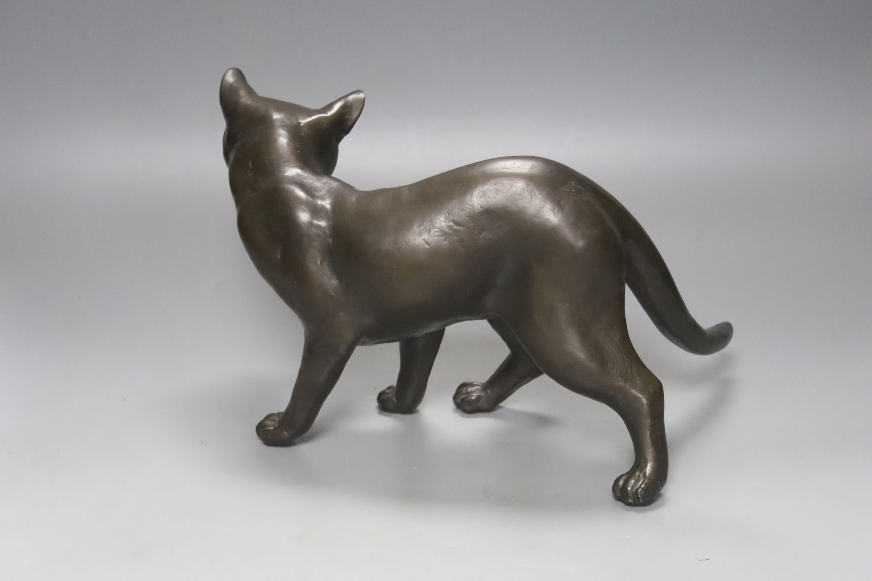 A Tom Merrifield bronze cat, signed and numbered 7/95, 28cm long
